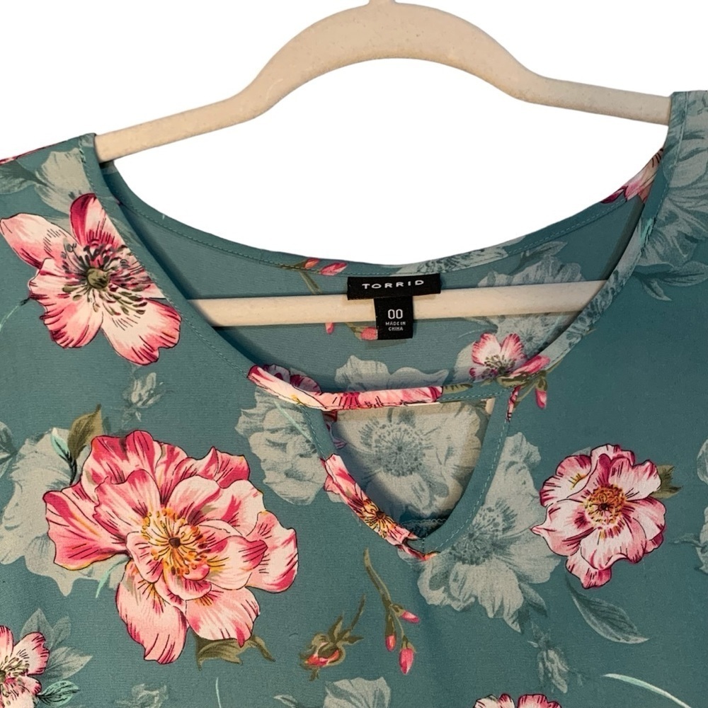 Torrid teal green floral cap sleeve blouse. Size 00‎ (M-L) - Picture 3 of 8